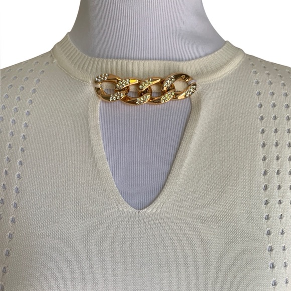 🆕 Chanel Style Ivory Knit Top with Gold Chain Detail 🆕 - Picture 4 of 10